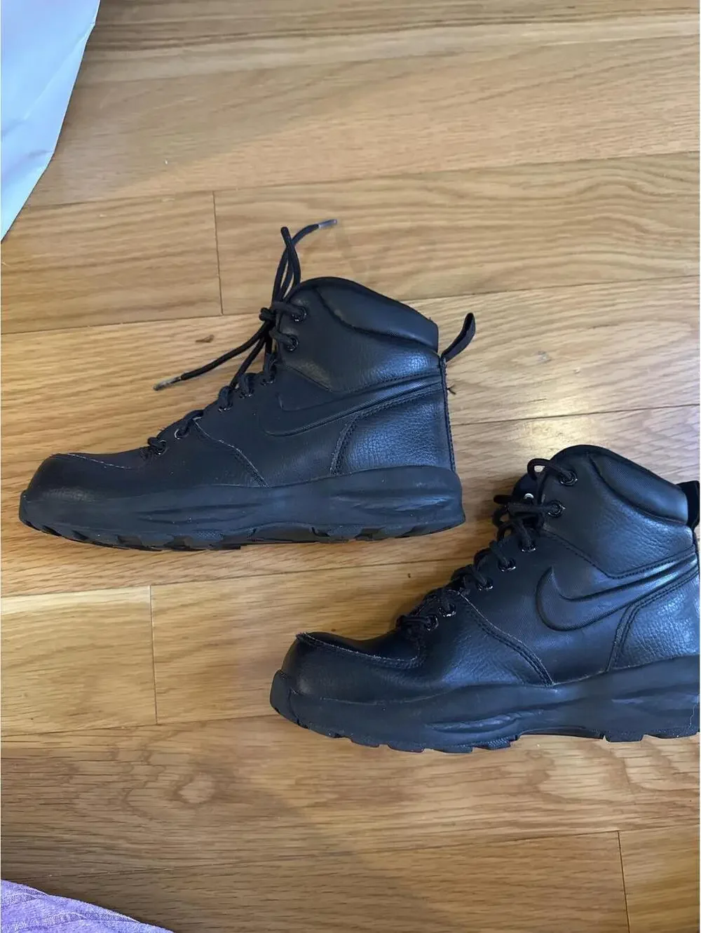 Nike manoa leather